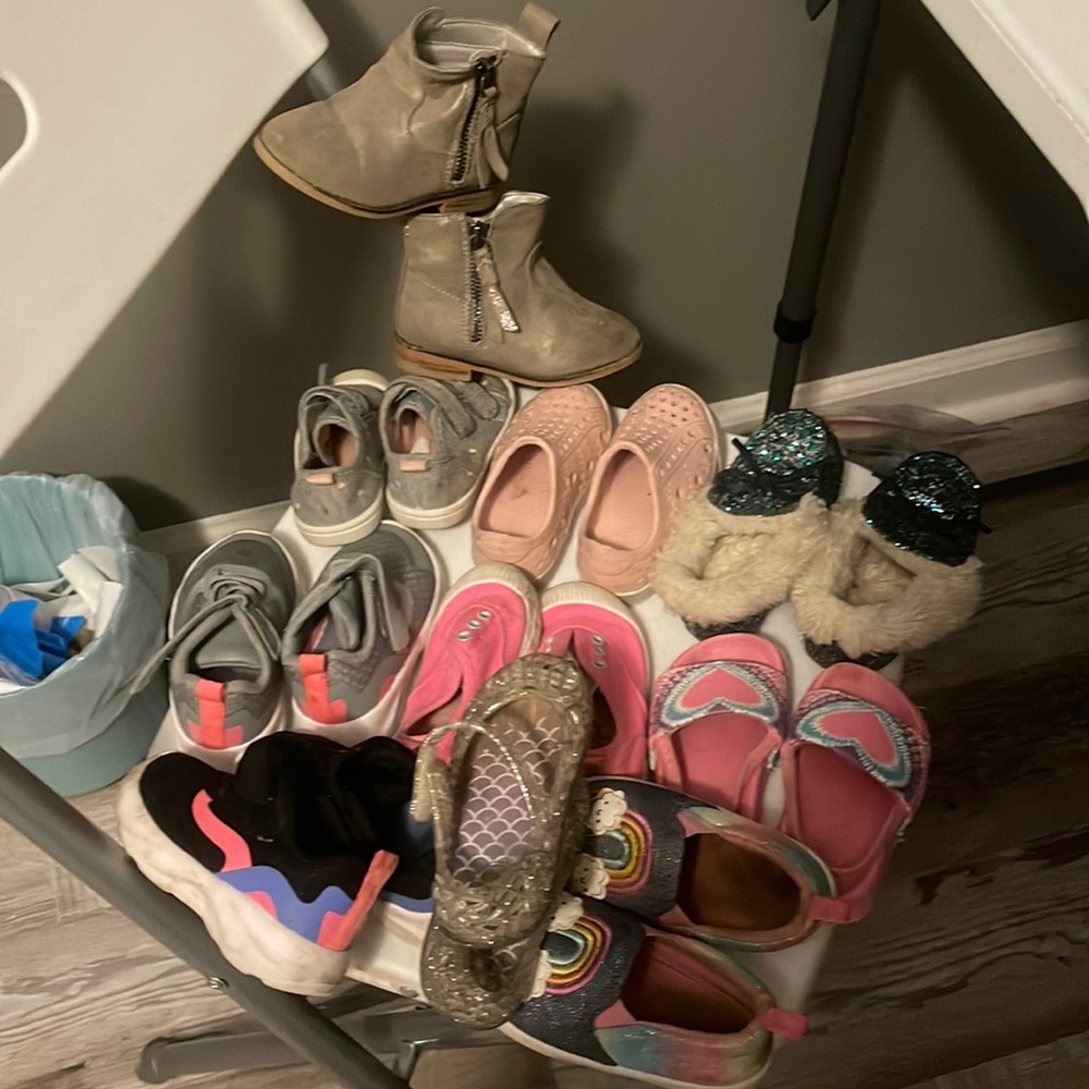 🍭Girls size 4/5 ten pair bundle shoes🍭